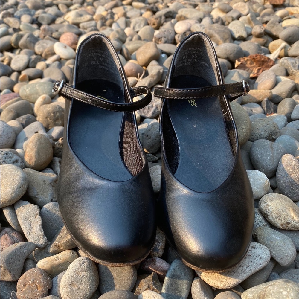 Leo’s Dance Shoes Size 11 EUC
